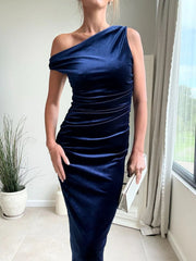 One-Shoulder Glow