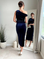 One-Shoulder Glow